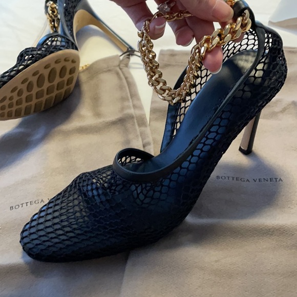 BOTTEGA VENETA Chain-embellished macramé and leather pumps Black - Picture 13 of 16